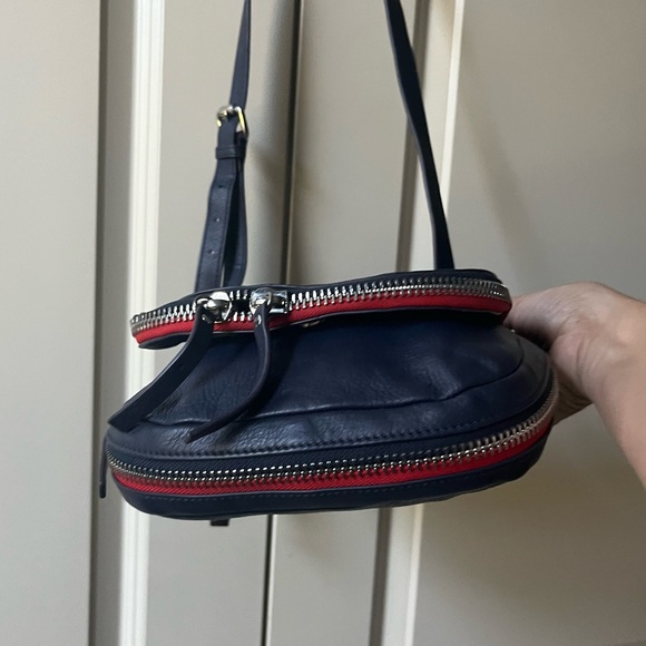 Like New Vince Camuto Navy Crossbody bag with red accents - Picture 4 of 9